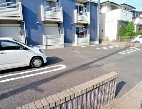 レオネクストグランツエスコートの駐車場