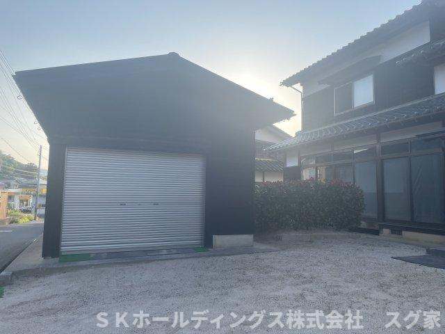 京都府京丹後市網野町島津 中古戸建の外観|シャッターつきガレージ