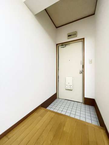 ブルーメ森井の玄関