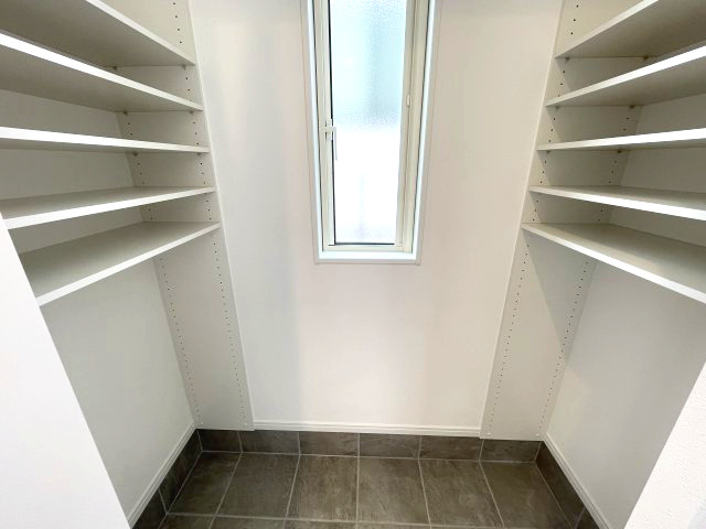 佐伯区皆賀１丁目　№35914の収納|シューズインクローク付き
ベビーカーや趣味の道具の
収納に便利です。