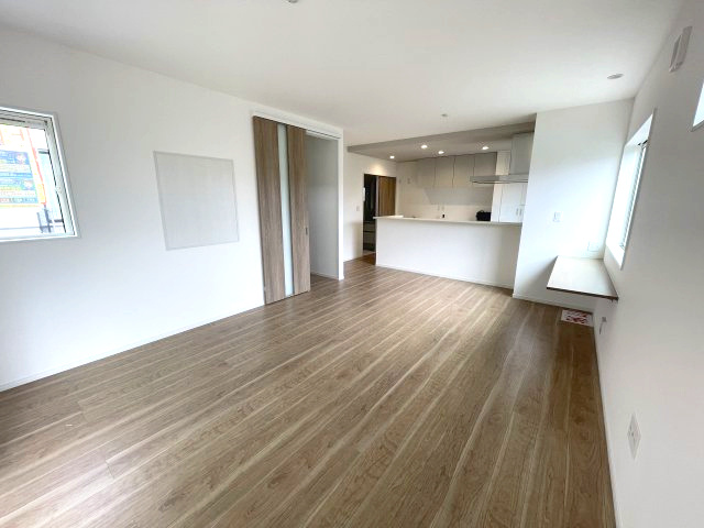 佐伯区皆賀１丁目　№35914の居間・リビング|17.5帖の広々とした
リビングです。