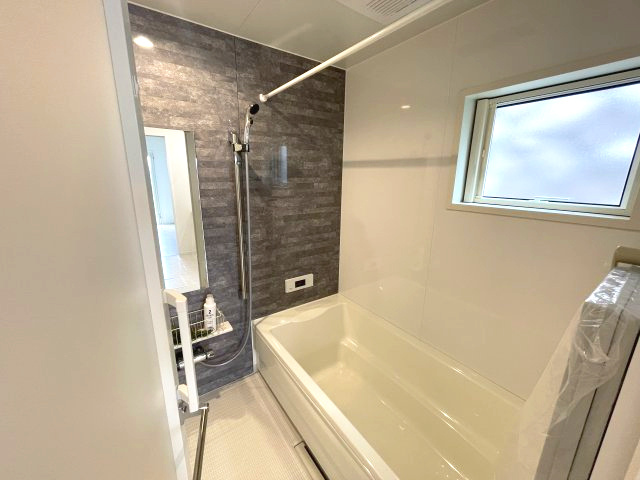 佐伯区皆賀１丁目　№35914の浴室|浴室乾燥機気付き
1坪タイプの浴室です。