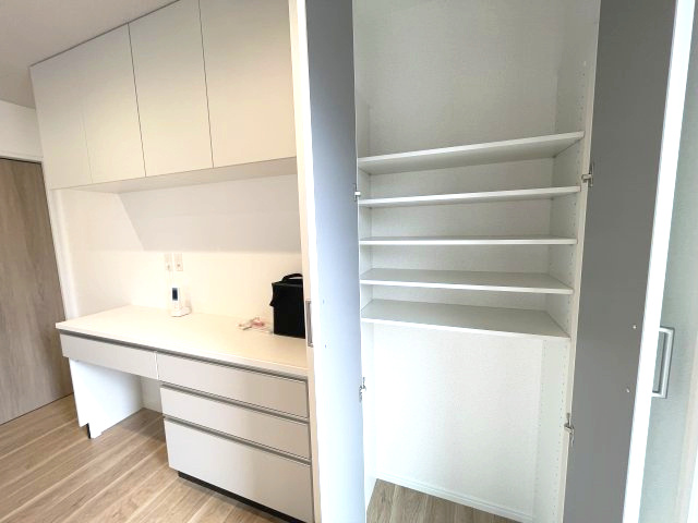 佐伯区皆賀１丁目　№35914の収納|キッチン横パントリー
食品などを大量に
ストックできます。