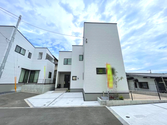 佐伯区皆賀１丁目　№35914の外観|白を基調としたモダンな外観。
駐車２台可