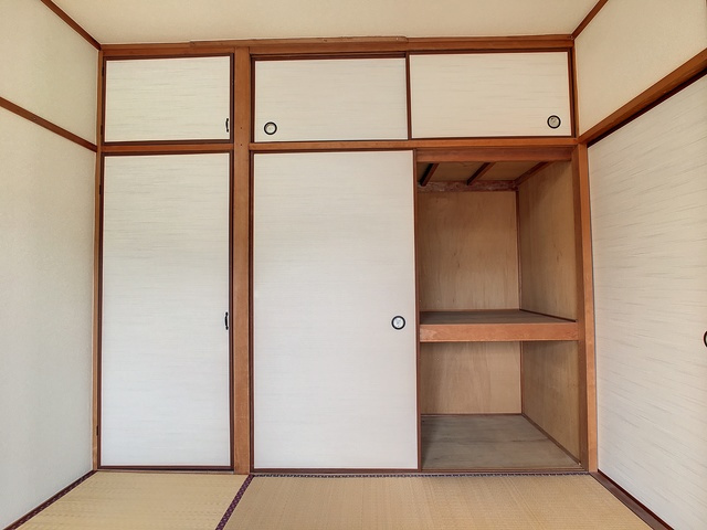 直方市大字植木のアパートの居間・リビング