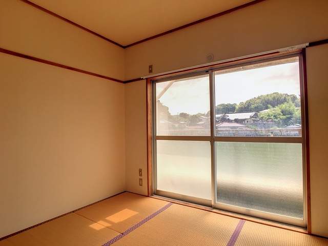 直方市大字植木のアパートの和室