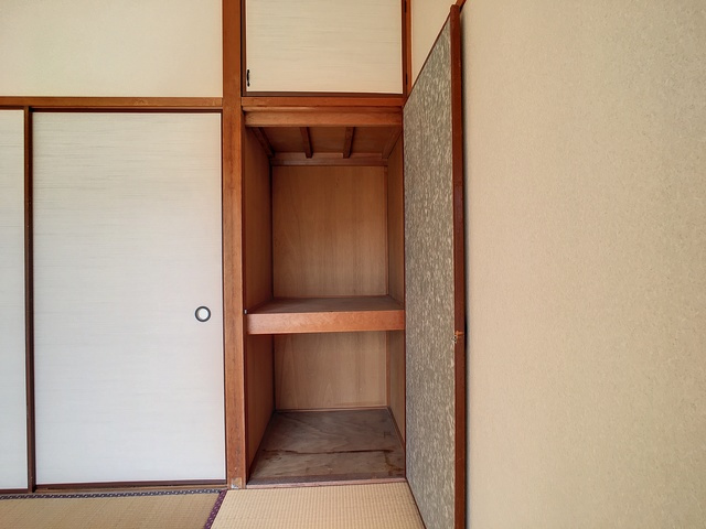 直方市大字植木のアパートの収納