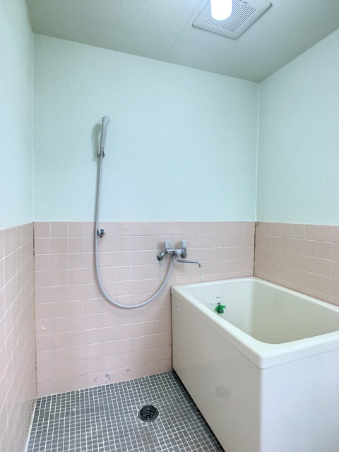 直方市大字植木のアパートの浴室