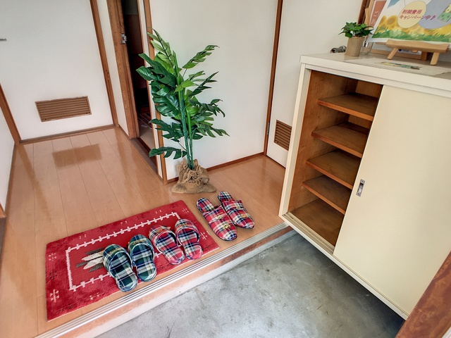 直方市大字植木のアパートの玄関