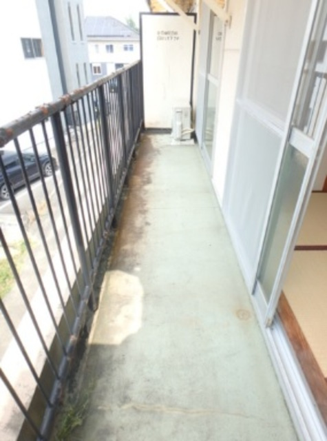 直方市大字植木のアパートのバルコニー