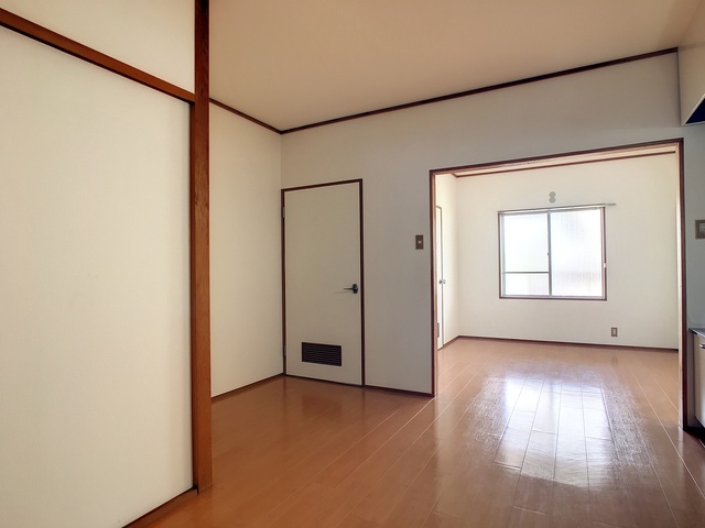 直方市大字植木のアパートの居間・リビング