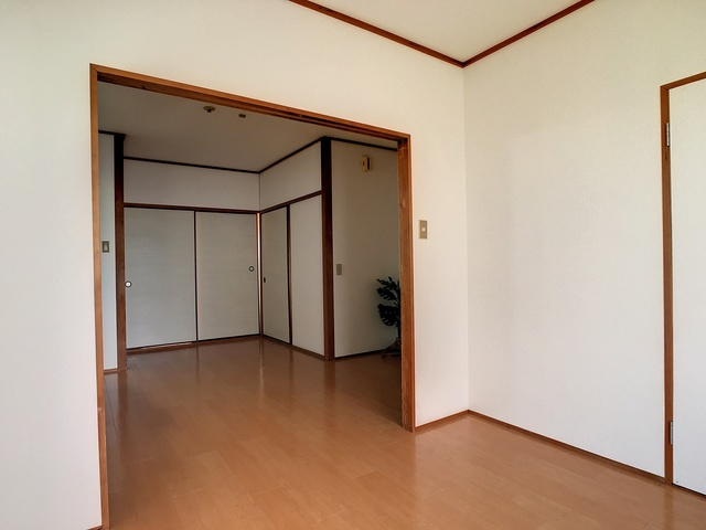 直方市大字植木のアパートの洋室