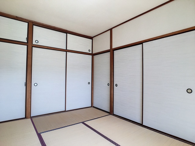 直方市大字植木のアパートの和室