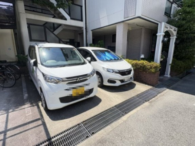 【駐車場】 | サニーテラスハイネ | 駐車場があるので、車を買う予定の方も安心です