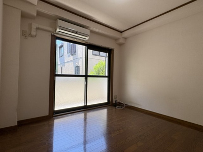 【居間・リビング】 | サニーテラスハイネ | こちらの居間で趣味の時間をお楽しみください