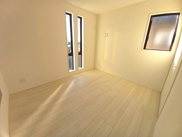 ◇内郷高坂町　2期　自慢したくなる、ハイセンスなデザイン♪　◇の浴室|同施工◆ユニットバスの写真です◆　一日の疲れを癒してくれそうですね♪
浴室は汚れにくくお掃除のしやすい工夫が凝らされています。
億劫な日々のお掃除もラクラクにしてくれます。