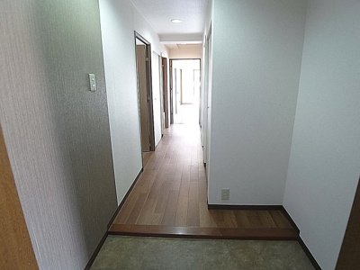 【玄関】 | アルタイル中上 | 玄関から綺麗、玄関収納も有ります