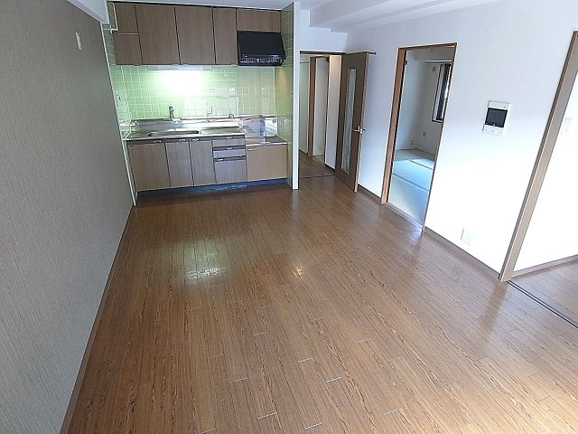 アルタイル中上の居間・リビング|開放感の有る広々したリビングスペース