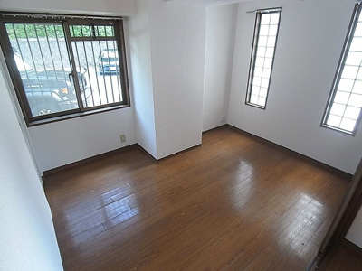 【内装】 | アルタイル中上 | 洋室6帖のお部屋、日当たり良好です