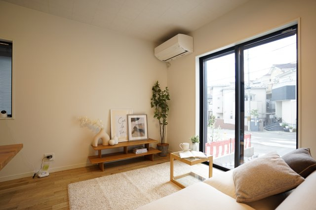 【価格改定】乙訓郡大山崎町円明寺鳥居前の居間・リビング|木目の自然なフローリングがお部屋に高級感をもたらしてくれます(^^)/