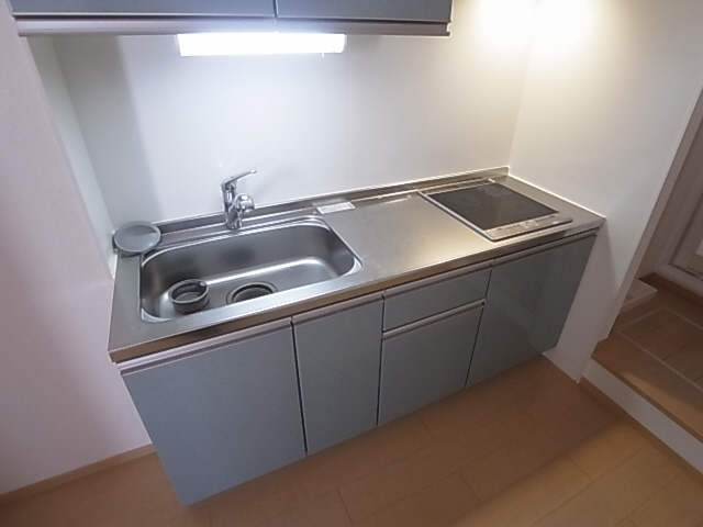 神戸市北区谷上南町のアパートのキッチン|システムキッチン（ＩＨ２口）