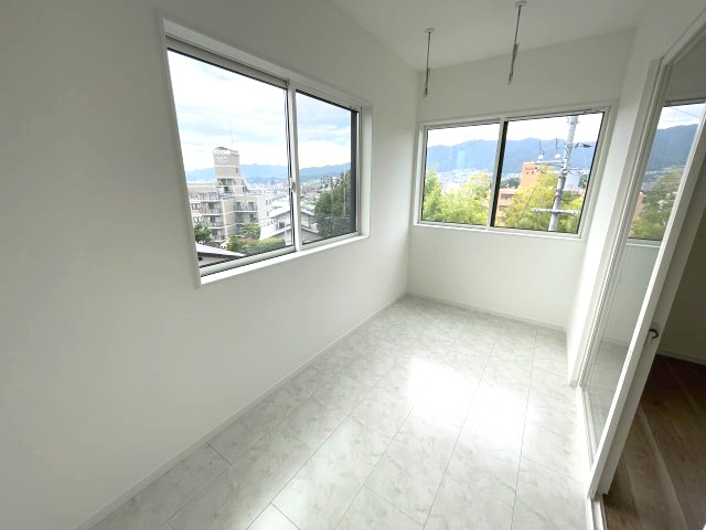 佐伯区皆賀１丁目　№35913のその他|4帖のサンルーム完備。
雨の日や花粉対策にも
ばっちりです◎