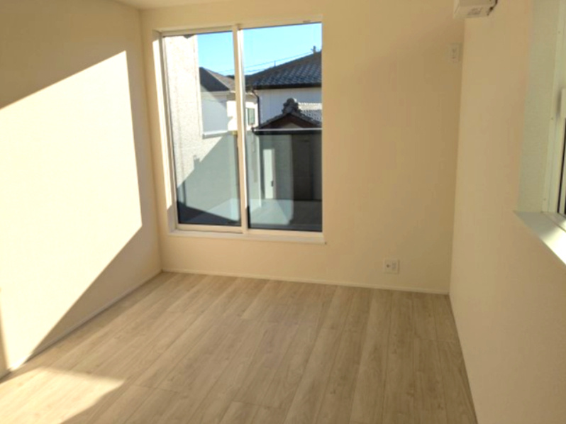 LIGNAGE並榎町24－1期の洋室|ベランダに面した洋室。