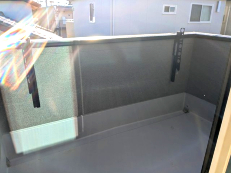 LIGNAGE並榎町24－1期のバルコニー|外干し派のご家族に嬉しいバルコニーには、物干し用の土台を備え付け。