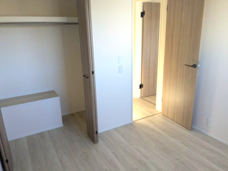 LIGNAGE並榎町24－1期の収納|容量たっぷりで、なにかと荷物の多いファミリー世帯に嬉しいクロゼット。