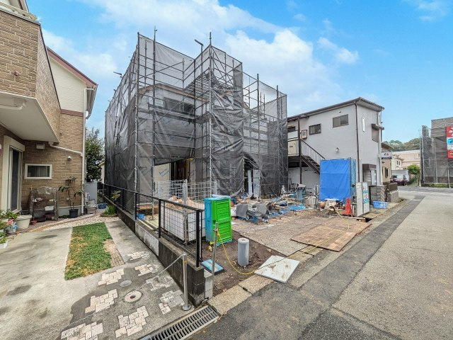 八王子市　散田町　新築一戸建て　３期の前面道路含む現地写真|～南西4ｍ道路に面しています～