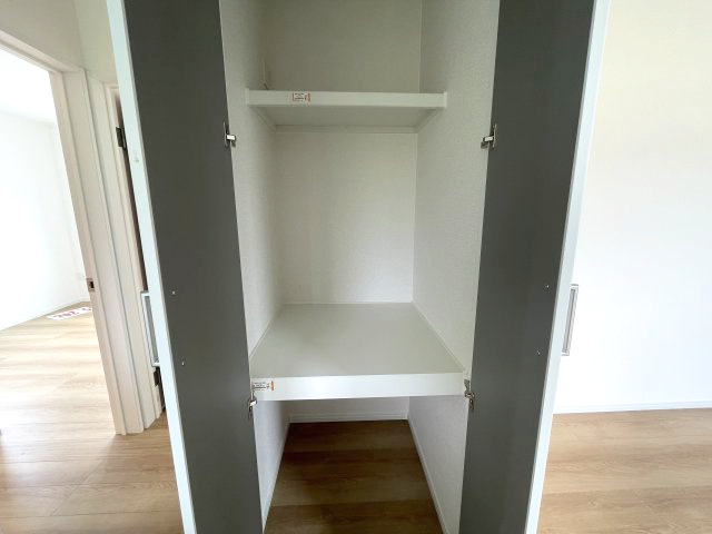 佐伯区皆賀１丁目　№35912の収納|2階　廊下収納