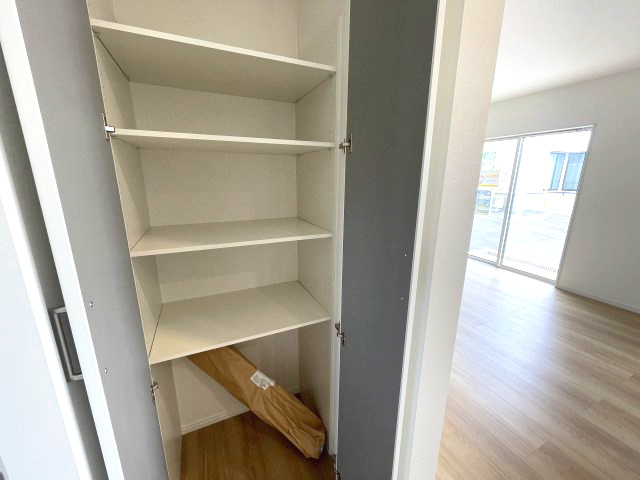 佐伯区皆賀１丁目　№35912の収納|リビング収納
食品のストック置き場にも
困りません。