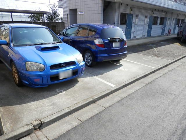 メープルハイムの駐車場