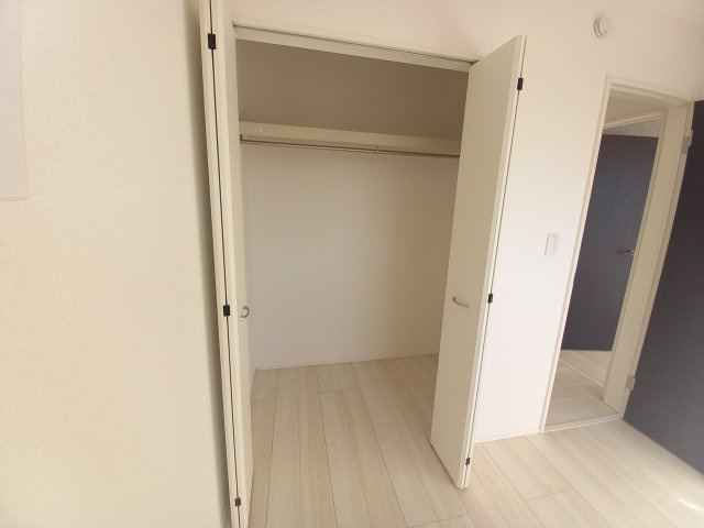◇泉町下川　3期　全5棟　4号棟　◇お子様がいる家庭にオススメな物件です☆のその他|同施工◆収納スペースの写真です◆　衣類やカバンなどたっぷりと収納可能です！生活感のあるものを隠して置けるからお部屋をスッキリと見せやすいです。

