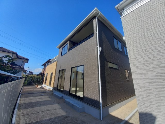 ◇泉町下川　3期　全5棟　4号棟　◇お子様がいる家庭にオススメな物件です☆