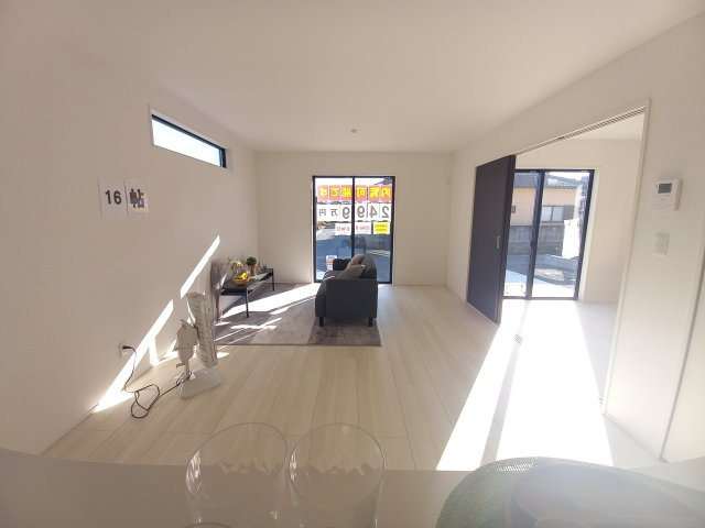 ◇泉町下川　3期　全5棟　4号棟　◇お子様がいる家庭にオススメな物件です☆の内装|同施工◆階段の写真です◆　
階段は家族がほぼ毎日通る動線の為、安全上の配慮が必要です！
階段は手すり付きなので、小さなお子様からご年配の方まで安心ですね♪



