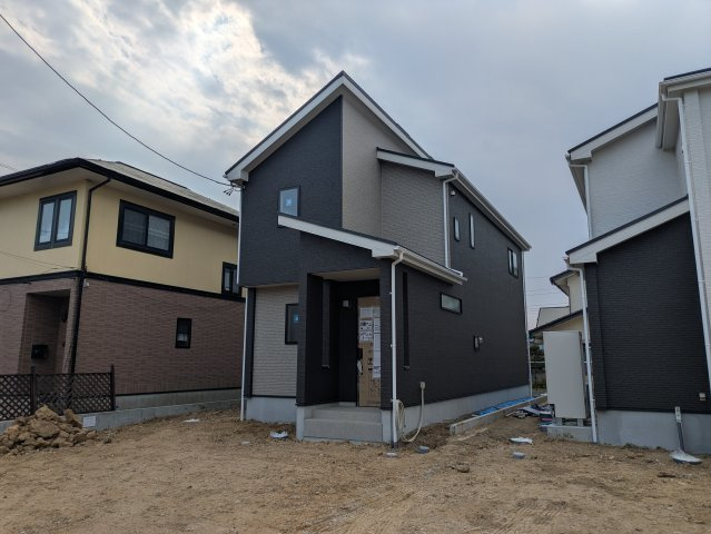 ◆新生活応援キャンペーン中！　小名浜林城　2号棟　オール電化新築建売住宅☆・。の外観|外観の写真です　━　外壁仕上げ材は窯業系サイディング。裏面に付着した汚れが、雨水によって流れ落ちやすい「防汚機能付きサイディング」を採用。外壁の美しさが長持ちします♪