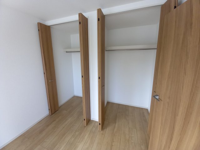 ◇平下平窪　6期　全4棟／2号棟　いわき駅まで車で9分♪◇の収納|同施工◆収納スペースの写真です◆　十分な広さがあるので収納には困りませんね♪　お手持ちの衣類ケースなども置ける大空間で、寝室がスッキリ使えます。