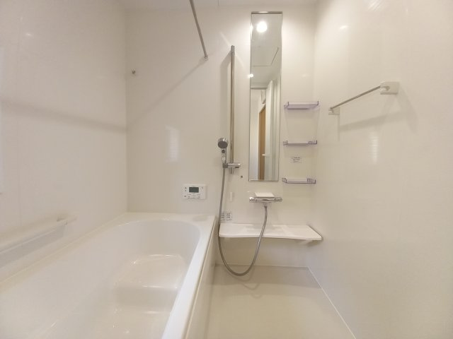 ◇平下平窪　6期　全4棟／2号棟　いわき駅まで車で9分♪◇の浴室|同施工◆ユニットバスの写真です◆　毎日の疲れを癒す広々とした浴室は、足を伸ばしてゆっくりとくつろげます♪　