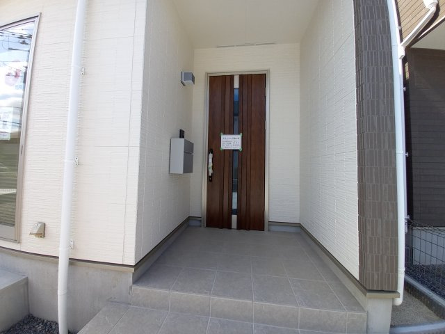 ◇平下平窪　6期　全4棟／2号棟　いわき駅まで車で9分♪◇の玄関|同施工◆休日は家族みんなで夢のマイホーム探しに出かけてみませんか！（＾＾）♪
お問い合わせは不動産プラスまで☆

