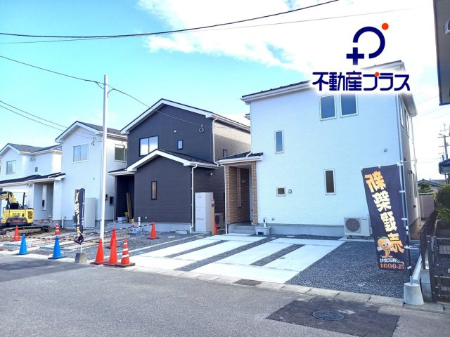 ◇平下平窪　6期　全4棟／4号棟　マルトまで徒歩7分♪◇の外観|同施工◆外観の写真です◆　外壁仕上げ材は窯業系サイディング。裏面に付着した汚れが、雨水によって流れ落ちやすい「防汚機能付きサイディング」を採用。外壁の美しさが長持ちします♪