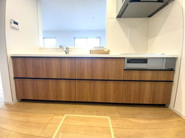 ◇平下平窪　6期　全4棟／4号棟　マルトまで徒歩7分♪◇のキッチン|同施工の方に選べる家電プレゼントキャンペーン実施中です♪
あると嬉しい家電が揃っています！さらにお選び頂いた商品にプラスして「美味しいパンが焼けるアラジンのトースター」をお付けします！期間限定(^^♪