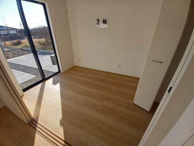 ◇泉町下川　3期　全5棟　1号棟　新生活応援キャンペーン実施中◇の内装|同施工◆居室の写真です◆　木の温もりがナチュラルでくつろげる空間ですね♪　寝室にも、子供部屋にも、趣味のお部屋にもお使いいただけます♪