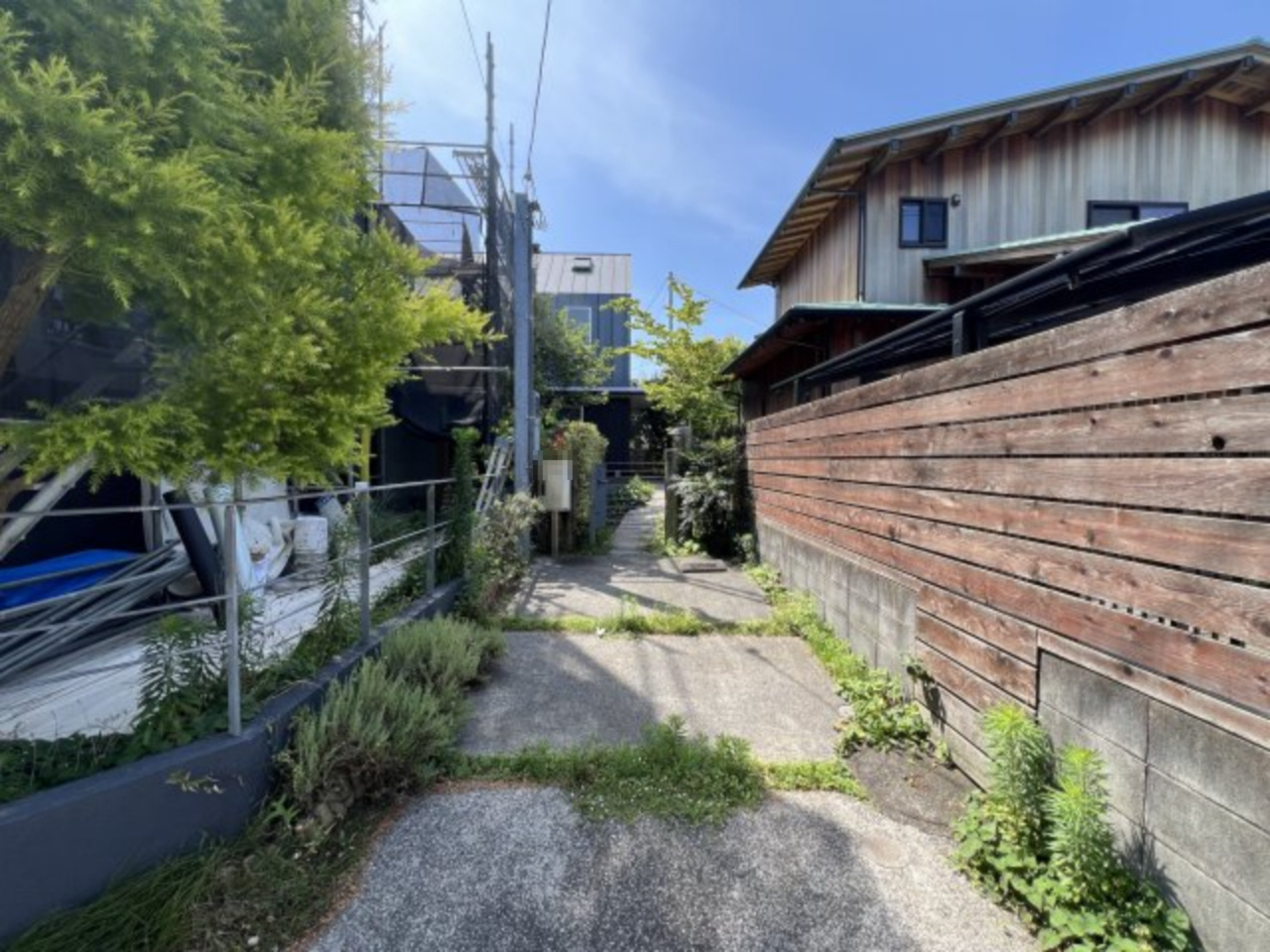 鎌倉駅まで徒歩９分の閑静な住宅街にあるの駐車場