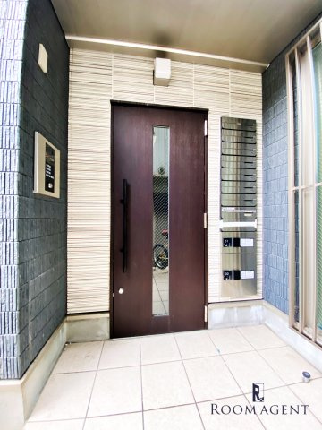 ロイヤルレジデンス高畑のエントランス