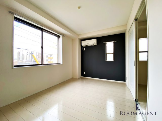 ロイヤルレジデンス高畑の居間・リビング