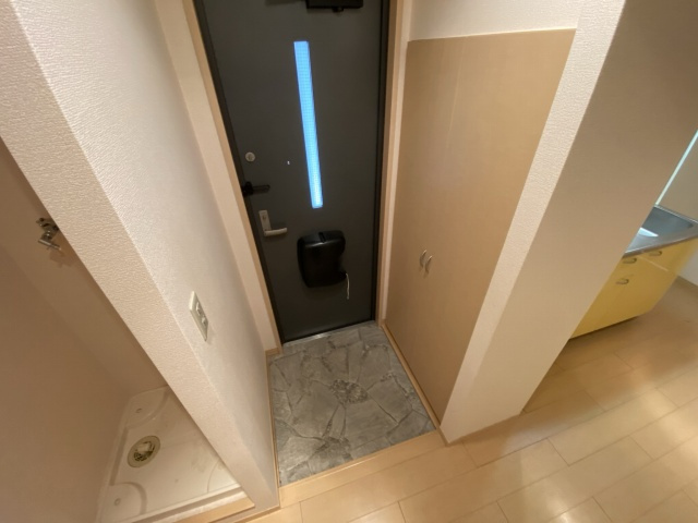 神戸市兵庫区松原通３丁目のアパートの玄関