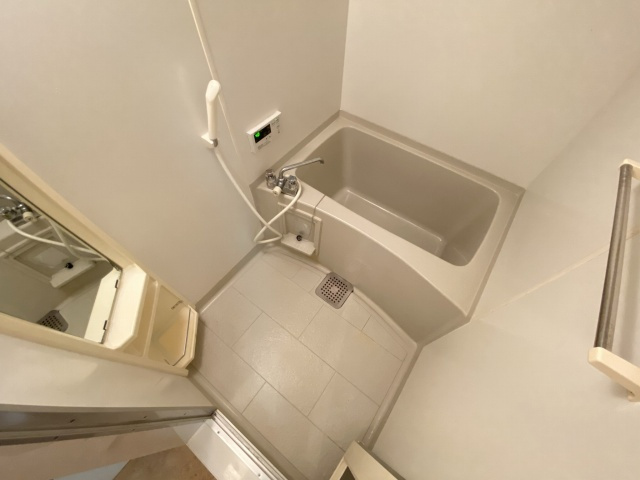 神戸市兵庫区松原通３丁目のアパートの浴室