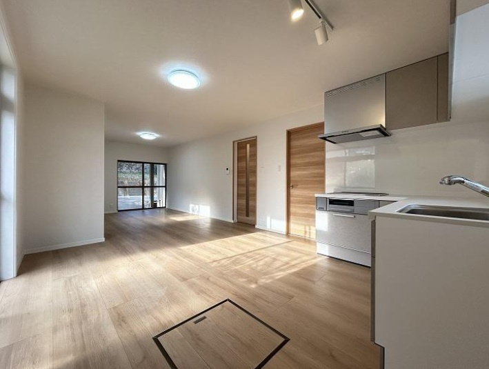 神戸市垂水区千鳥が丘1丁目の居間・リビング