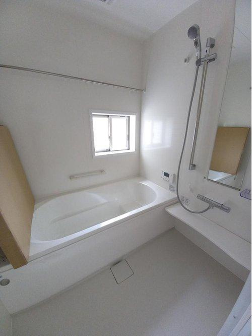 ◆新生活応援キャンペーン中！　小名浜林城　1号棟　オール電化新築建売住宅☆・。の浴室|同施工：浴室の写真です。お子様と一緒にバスタイムを楽しめる広々空間。浴室乾燥機付で心地よいバスタイムを実現します♪　